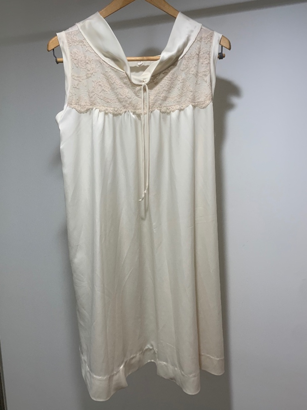 Vintage Fantasy Lingerie Ivory Lace Nylon Nightgown Small USA Made
